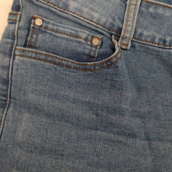 I.T. Millie Petite Curvy Long Rider Denim Bermuda Shorts 14P Medium Wash - Picture 7 of 13